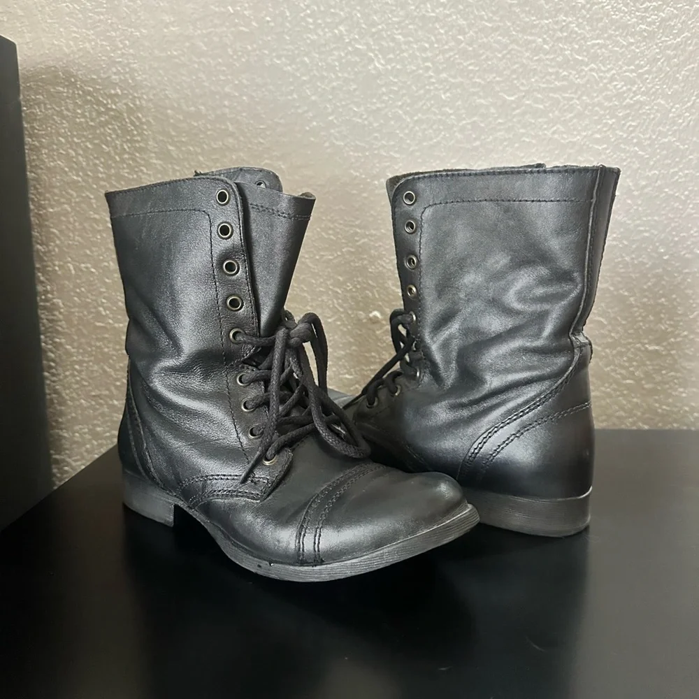 Steve Madden Sz 8 Black Lace-Up Women's Boots - Picture 3 of 7